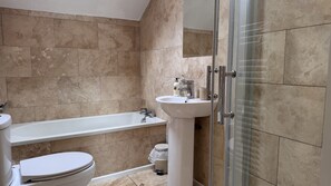 Hair dryer, towels - Lake Road Heights  - sleeps 6 guests  in 3 bedrooms (Keswick)
