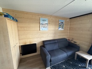 Living area - The Singlantane Cocoon (Les Angles)