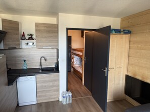 Interior - The Singlantane Cocoon (Les Angles)