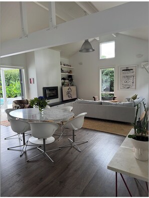 Dining - A tranquil Matakana sanctuary with pool, just 5 minutes from the beach & village (Point Wells)