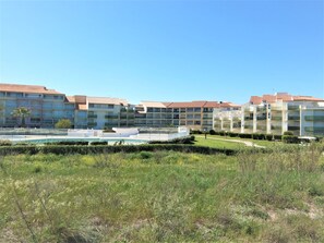 A hotel with multiple floors, balconies, and a well-maintained lawn area. - Les Goelettes by Interhome (Saint Cyprien)