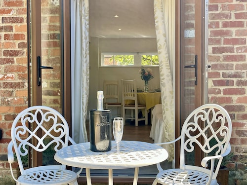 Tadpole Cottage by inspirestays.com - a cottage that sleeps 2 guests in 1 bedroom