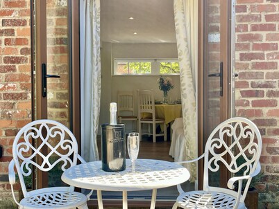 Tadpole Cottage by inspirestays.com - a cottage that sleeps 2 guests in 1 bedroom