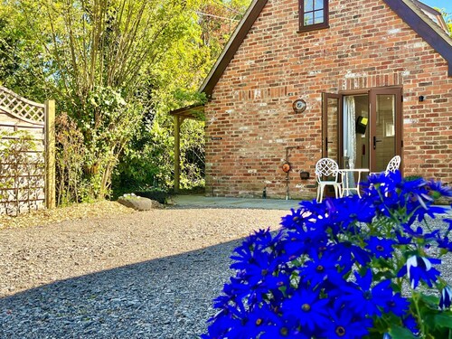 Tadpole Cottage by inspirestays.com - a cottage that sleeps 2 guests in 1 bedroom