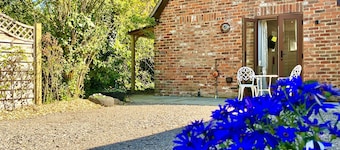 Tadpole Cottage by inspirestays.com - a cottage that sleeps 2 guests in 1 bedroom