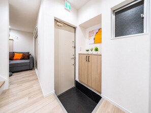 Unclassified image, 3 of 39, button - [Up to 10 guests, 5 beds] Exclusive Use | Fully Renovated House | 2 Bathrooms, 2 Toilets | 6 minutes from Tokyo Skytree | 10 minutes from Asakusa | Convenient Airport Access | 2 minutes from a supermarket | 9 minutes from Keisei Tateishi Station | Wi-Fi (葛飾区東立石)