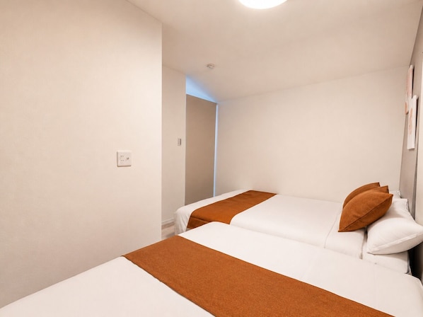 2 chambres, fer et planche à repasser, Wi-Fi gratuit, draps fournis