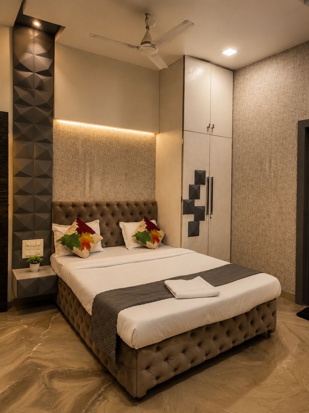 Deluxe Suite, 1 Bedroom | Desk, laptop workspace, WiFi (free)