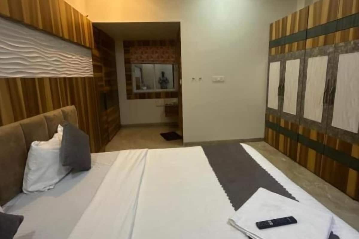 Phòng Suite Tiêu chuẩn, 1 giường cỡ king, quang cảnh vườn | Bàn, khu vực làm việc phù hợp cho laptop