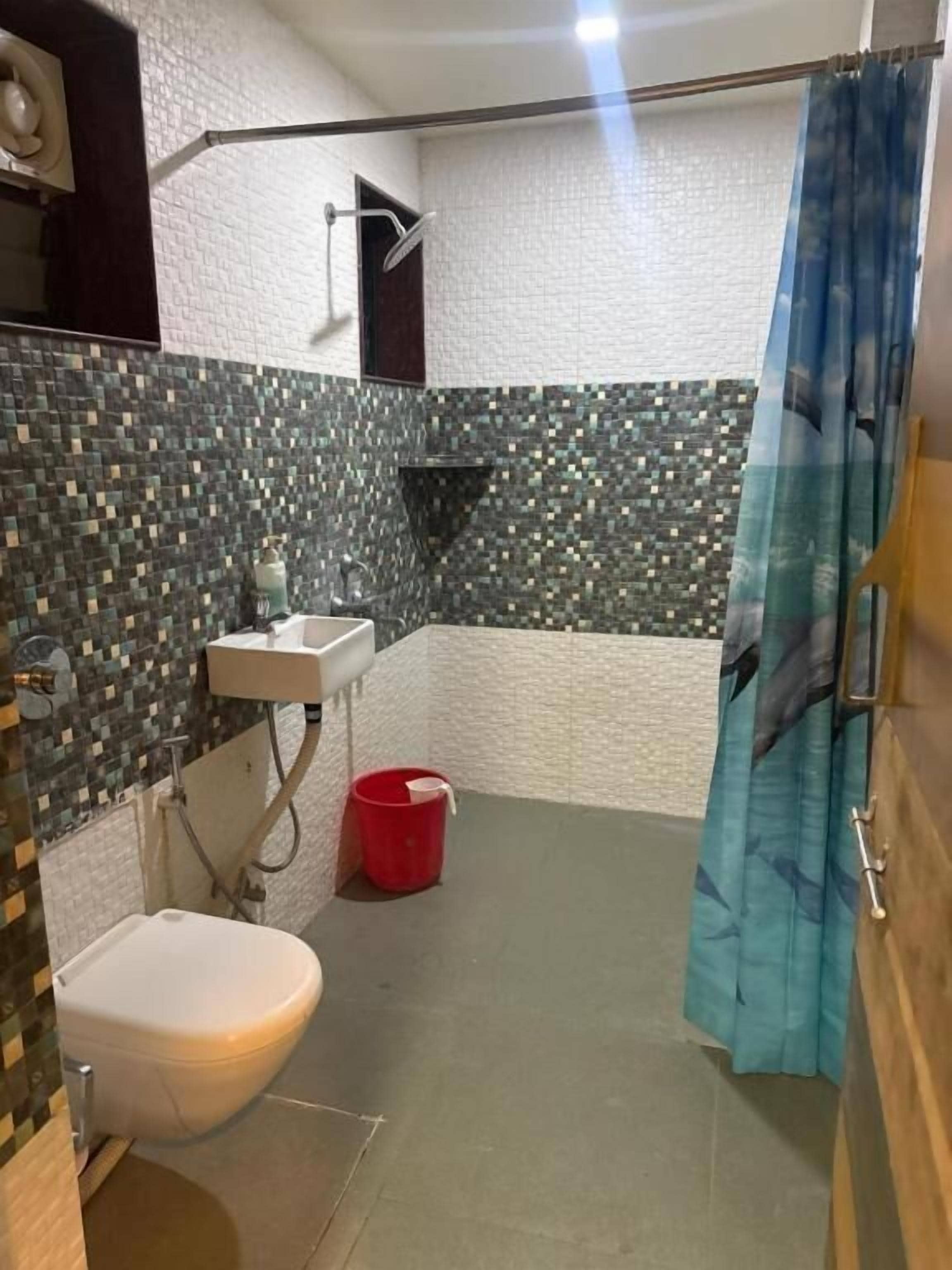 Shower, towels, soap, shampoo