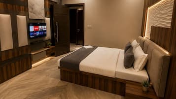 Suite estándar, 1 cama de matrimonio grande, vistas al jardín | Escritorio, espacio para trabajar con un portátil, wifi gratis