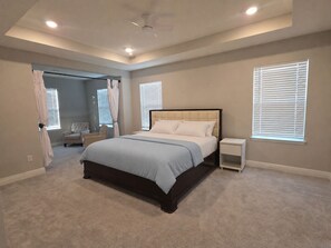 4 bedrooms, iron/ironing board, WiFi, bed sheets