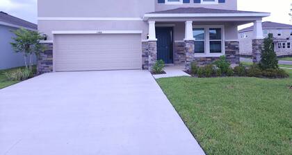Prime Location - Spacious & Bright 4B 3Ba Home
