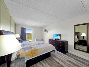 Room - Crystal Palace Resort - King Suite (Port Bolivar)