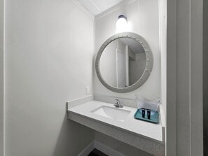 Bathroom - Crystal Palace Resort - King Suite (Port Bolivar)