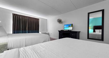 Crystal Palace Resort - Queen Suite