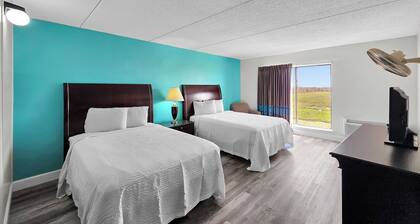 Crystal Palace Resort - Queen Suite