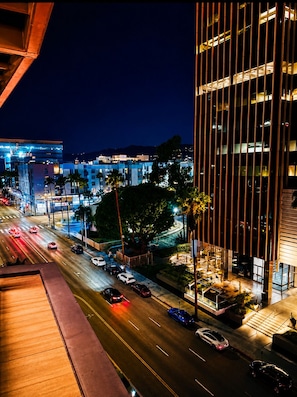 Exterior - Penthouse 1BR King Suite. Hollywood Sign Rooftop. Free Parking. Walk of  Fame (Los Angeles)