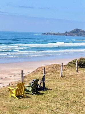 Beach - Brand New and HUGE Ocean Views - Peggy's Pace at Nye Beach in Newport Oregon (Newport)