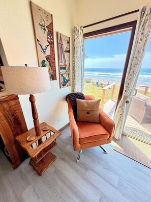 Living area - Brand New and HUGE Ocean Views - Peggy's Pace at Nye Beach in Newport Oregon (Newport)