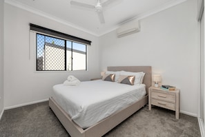 Desk, WiFi - Spacious Townsville Retreat with Heated Pool (Burdell)