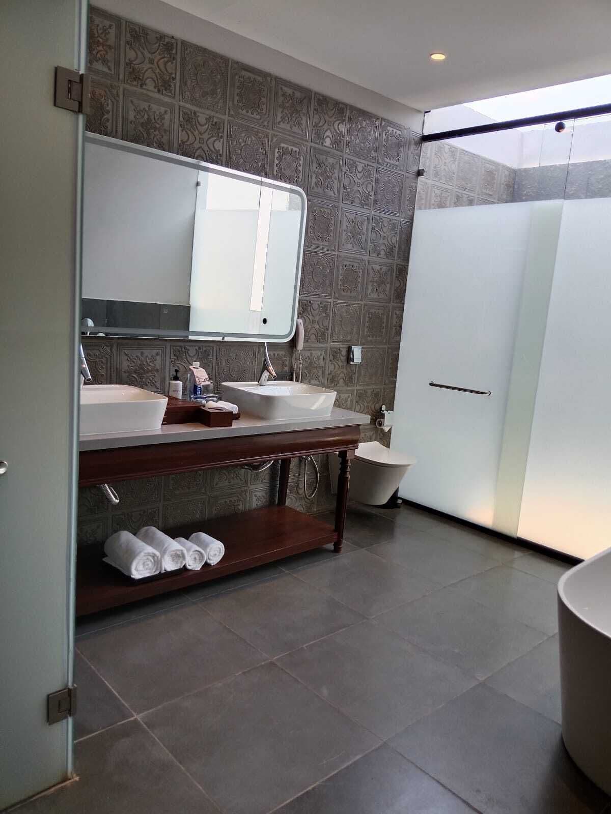 Harna | Salle de bain | Sèche-cheveux, chaussons, serviettes fournies, savon