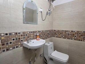 Bathroom - Chahal Guest House (Delhi)