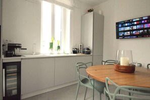 Apartemen, 2 kamar tidur, balkon, pemandangan kota | Ruang makan
