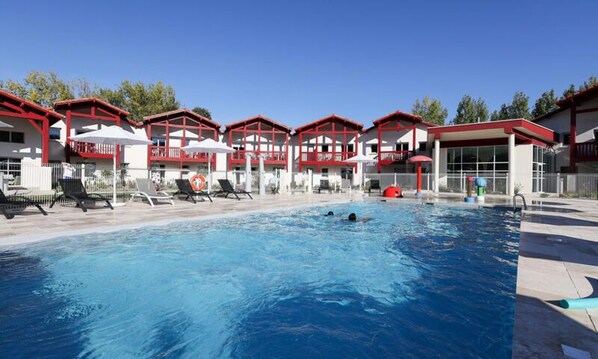 Outdoor pool, a heated pool - Residence Le Domaine D'uhaina (Urrugne)