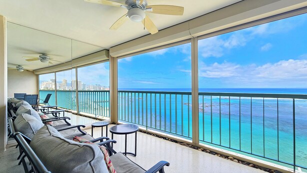 A balcony with a view of the ocean and city skyline. - Sans Souci Shoreline Gold Coast Lodging 30+ Day (Honolulu)