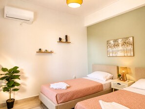 2 bedrooms, iron/ironing board, WiFi, bed sheets - Beachfront Jacuzzi Retreat Seaview Walk Everywhere (Saronida)