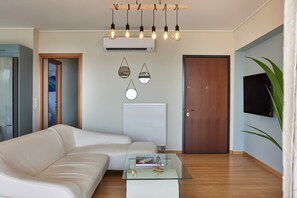 Living area - Beachfront Jacuzzi Retreat Seaview Walk Everywhere (Saronida)