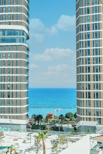The Seaview 3 bedroom penthouse with a large furnished veranda