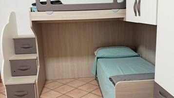 2 bedrooms, in-room safe, desk, iron/ironing board