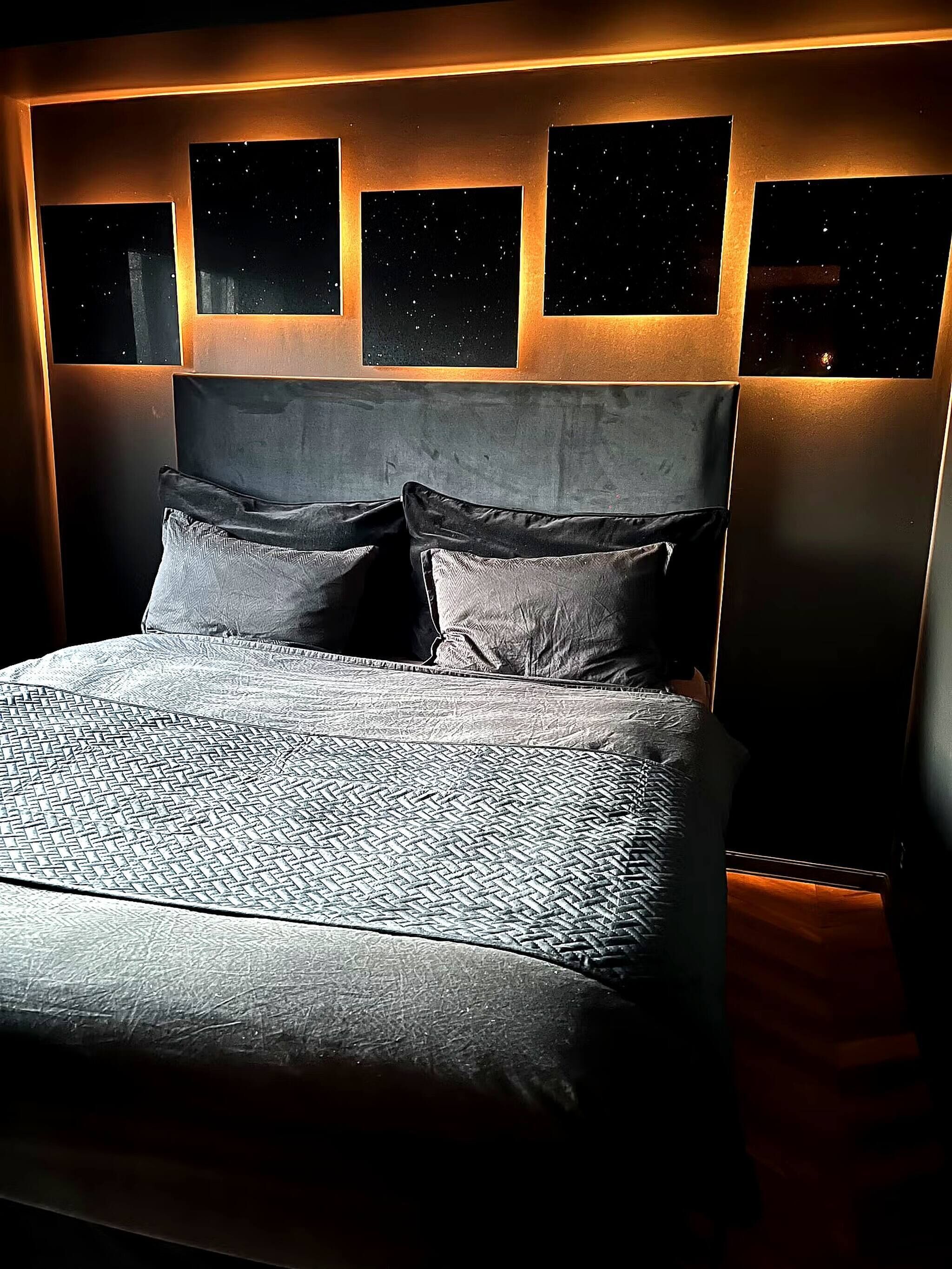 Ferros/tábuas de passar roupa, acesso à internet, roupa de cama