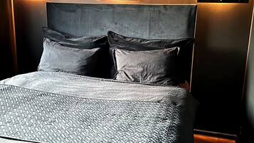 Ferros/tábuas de passar roupa, acesso à internet, roupa de cama
