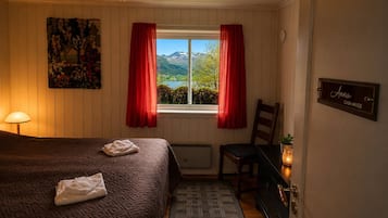 1 bedroom, iron/ironing board, internet, bed sheets