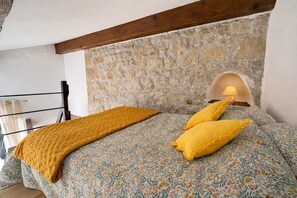 Room - Vrbo Property (Saint-Paul-le-Jeune)