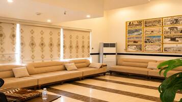 Coin salon dans le hall