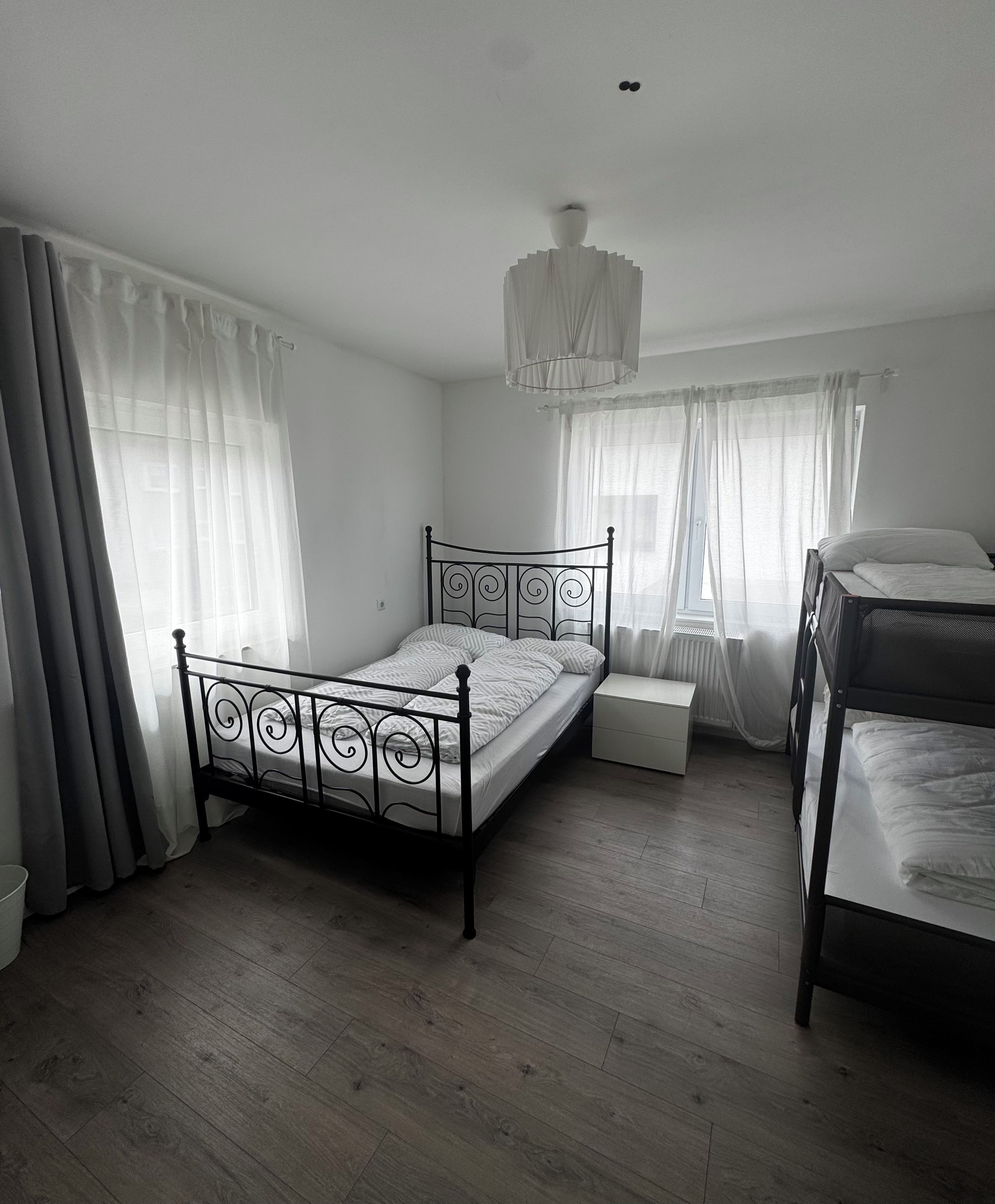 5 bedrooms, travel cot, WiFi