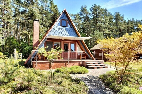 Exterior - Holiday home in Wustrow with swimming pool (Wustrow)