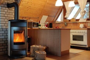 Coffee/tea maker, fridge, microwave, oven - Holiday home in Wustrow with swimming pool (Wustrow)