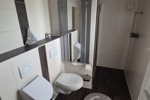 Bathroom - Antom at Knockster Deep (Hinte\/ Loppersum)