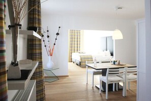 Desk, iron/ironing board, free WiFi, bed sheets - Holiday apartment in Koblenz with Wi-Fi (Koblenz)