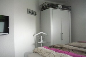 Iron/ironing board, free WiFi, bed sheets - Apartment in Norddeich with swimming pool (Norddeich)