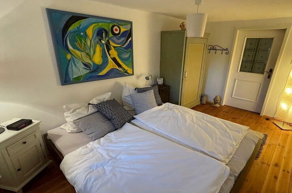 Schreibtisch, Reisekinderbett, kostenloses WLAN, Bettwäsche
