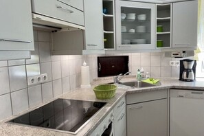 Réfrigérateur, four, plaque de cuisson, lave-vaisselle