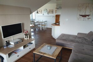 Smart TV, DVD player, books, stereo - Baltic Sea Apartment (Lemkenhafen\/Fehmarn)