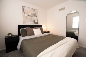 4 bedrooms, iron/ironing board, WiFi, bed sheets