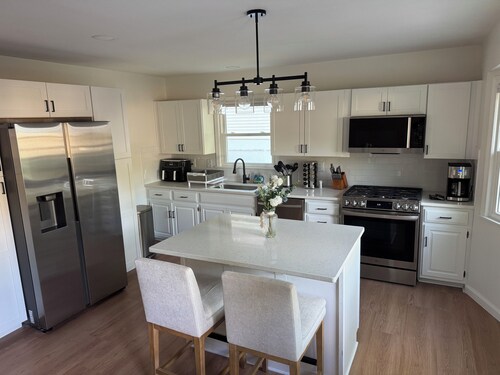 Modern Design - Lux 4 Bdrm Sleeps 12